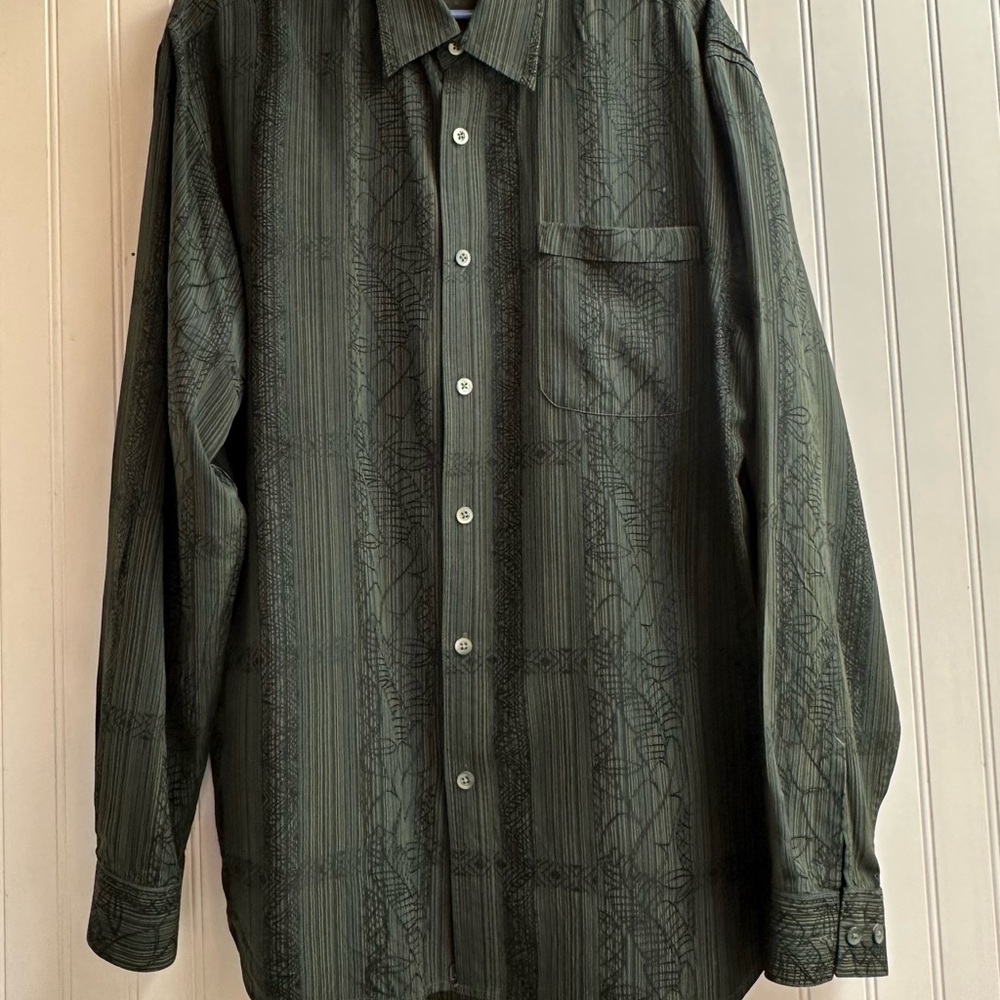 Tommy Bahama 100% Silk Green Button-Up Shirt